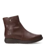 Botas de caña corta Bottero modelo Napoli, confeccionadas en cuero negro con acabado liso. Presentan puntera redonda, suela plana de goma y cierre lateral interno para facilitar su colocación.