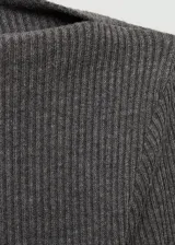 Camiseta Lilobar de tejido de punto acanalado, color gris, con diseño recto, manga larga y escote bote.
