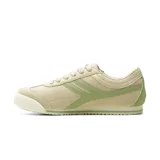 Championes deportivos American Sport modelo Pipa, de color beige con detalles en verde claro en los laterales, talón y suela.