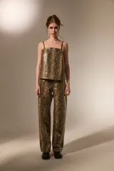 Top de breteles finos con escote recto, confeccionado en material sintético con estampado de piel de serpiente.