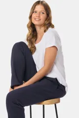 Pantalón deportivo azul marino de felpa.