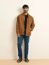 Pantalón de jean azul corte slim de cinco bolsillos, con diseño clásico y acabado deslavado.