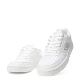 Championes Umbro modelo Milo, color blanco con logo de la marca en gris en el lateral y en la lengüeta. Diseño de caña baja con cordones y suela plana.