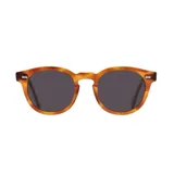 Lentes de sol artesanales modelo Indie Toscana, con armazón redondo de eco acetato italiano Mazzucchelli 1849 en tono caramelo carey y cristales polarizados oscuros.
