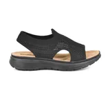 Sandalia casual Korium Confort Nova color beige, con capellada tejida y plataforma.