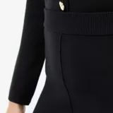 Falda midi de punto otomán en color negro, con corte recto y diseño minimalista.