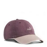 Gorra Puma Ess Elevated Dad Cap de diseño clásico estilo dad hat, con corona color marrón oscuro y visera curva en tono tostado más claro. Cuenta con el logotipo de la marca bordado en el frente.