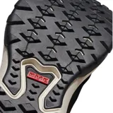 Championes Vans MTE Crosspath negros con detalles en blanco, suela de goma color crema y revestimiento resistente al agua.