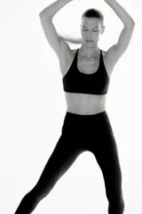 Leggings deportivas negras de tiro alto, confeccionadas con tejido funcional DryMove y SculptMove que realza el contorno y absorbe el sudor.
