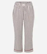 Pijama largo Lov de dos piezas confeccionado en viscosa, con estampado de rayas verticales y pequeños corazones. La parte superior es una camisa de mangas largas, cuello solapa y cierre frontal con botones y vivos a contraste. El pantalón cuenta con cintura elástica y diseño recto.