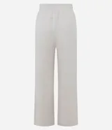 Pantalón deportivo femenino color verde oscuro, confeccionado en modal, con corte recto y largo. Presenta cintura elástica y detalle de trenzadora en la parte delantera.