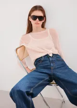 Jeans de corte wide leg, color azul oscuro, con tiro medio y botamanga con doblez.