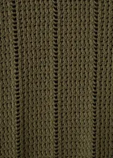 Chaleco de punto verde militar con cuello barco y diseño recto sin mangas.