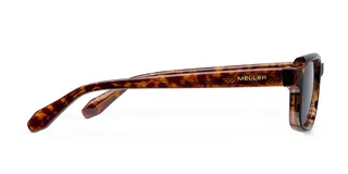 Lentes de sol con montura de diseño rectangular y esquinas redondeadas en estampado carey. Cuentan con lentes oscuras de nylon con protección UV400.