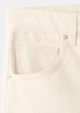 Jeans wide leg de tiro bajo confeccionados en 100% algodón de estilo vaquero, con diseño de cinco bolsillos, trabillas para cinto y cierre frontal con botón y cremallera.