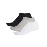 Pack de tres pares de medias Adidas invisibles, con logo Trefoil bordado en el empeine. Un par negro, un par gris y un par blanco.