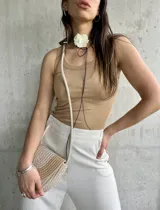 Musculosa color beige de morley con breteles finos.