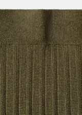 Falda larga de punto color verde militar con diseño evasé y cintura elástica.