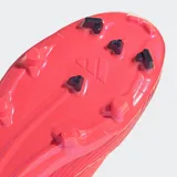 Championes de fútbol Adidas F50 League en color fucsia con detalles en negro. Presentan una parte superior Fiberskin con textura Sprintgrid para mejor control y suela Sprintplate 360 diseñada para tracción en terrenos firmes y multisuperficie.