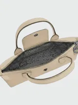 Cartera de hombro Longchamp modelo Le Pliage Xtra en tamaño pequeño, confeccionada en cuero con diseño minimalista, cierre de solapa con botón a presión y doble asa fija.