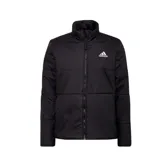 Campera Adidas acolchada color negro, con cuello alto, cierre frontal completo y logo blanco estampado en el pecho. Cuenta con bolsillos laterales con cierre y puños elásticos ocultos.