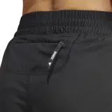Short deportivo Adidas Own The Run negro con logo blanco, cintura elástica con cordón ajustable y tecnología AEROREADY.
