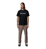 Remera de algodón orgánico color negro, con cuello redondo, mangas cortas y logo de la marca estampado en blanco en el centro del pecho.