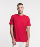 Remera basica de algodon peruano color rojo, de manga corta, cuello redondo y corte comfort de la marca Marfinno.