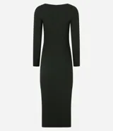 Vestido midi de punto acanalado de la marca Marfinno, color negro, de corte ajustado, con cuello barco y mangas largas.