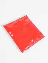 Aros colgantes dorados con forma de gota gruesa.