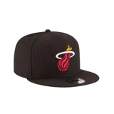 Gorro New Era 9FIFTY Snapback Miami Heat OTC, negro con logo bordado del equipo en el frente y cierre ajustable snapback.