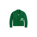 Cardigan de punto en color verde oscuro con escote en V, cierre frontal de botones, bolsillos aplicados y una letra "R" bordada en blanco en el pecho. Pertenece a la marca Polo Ralph Lauren.