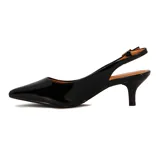 Zapato de salón Vizzano color nude, con punta fina, tacón kitten heel y tira trasera con hebilla.