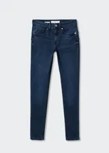 Jeans de corte skinny y tiro bajo con efecto push-up. Confeccionados en tejido elástico de mezcla de algodón, cuentan con diseño de cinco bolsillos, trabillas para cinturón y cierre frontal con cremallera y botón.