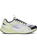 Championes de entrenamiento Under Armour Reign XT para mujer, con diseño técnico en color blanco y detalles en amarillo neón y negro. Presentan amortiguación UA HOVR de doble densidad y tecnología UA TriBase para mayor estabilidad y contacto con el suelo.