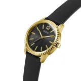 Reloj analógico Guess con caja redonda de acero en tono dorado y esfera negra con acabado texturizado. Cuenta con índices y manecillas doradas, y correa de silicona negra.