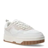 Championes blancos con detalles en beige y suela marrón.