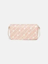 Cartera bandolera Tommy Hilfiger con estampado del monograma TH en tonos beige y rosa. Tiene correa ajustable, cierre con solapa, bolsillo interior con cremallera y logo metalizado TH en la parte delantera.