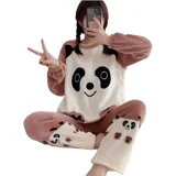 Conjunto de pijama de dos piezas confeccionado en tela de plush suave y abrigada. Incluye una remera de manga larga con diseño estampado de Totoro y pantalón largo a juego con puños en contraste.