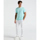 Remera celeste de piqué con cuello redondo y mangas cortas con ribete blanco y logo de pingüino bordado en el pecho.