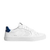 Championes urbanos Cariuma modelo Salvas, color blanco con detalles en azul.