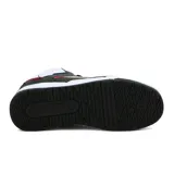 Championes de caña media Avia Eston, color negro con detalles en blanco y rojo.