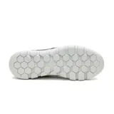 Championes Caterpillar modelo Hex Lite Leather, color azul con suela chunky blanca y detalles en negro. Confeccionados en cuero y material textil, con cordones y la marca grabada en el lateral.