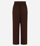 Pantalón de corte recto confeccionado en mezcla de viscosa y lino. Presenta cintura elástica con cordón ajustable y bolsillos laterales.