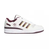Championes adidas Forum Low CL de diseño urbano, confeccionados en cuero blanco con detalles en color bordó y amarillo. Presentan el logo del trébol en el lateral y una suela de goma resistente.
