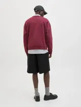 Short chino negro de tiro medio con cierre de cremallera, bolsillos delanteros y traseros.