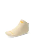 Pack de tres pares de medias New Balance invisibles, con logo de la marca en el empeine. Incluye un par color bordó, un par azul marino y un par gris.