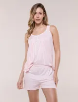 Pijama de dos piezas de la marca René Rofé, compuesto por una musculosa de escote redondo con detalles de puntilla, botones y lazo decorativo, y un short con cintura elastizada. Confeccionado en mezcla de poliéster y elastano, presenta un diseño estampado.