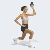 Calza corta deportiva Adidas de tiro alto, con corte ajustado y cintura elástica. Presenta el logo de la marca en la parte frontal y tecnología de tejido transpirable.