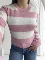 Sweater de punto a rayas horizontales anchas, color rosa y blanco, con cuello redondo y mangas largas.